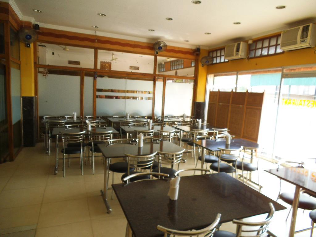 Hotel City Centre Agartala Exterior foto